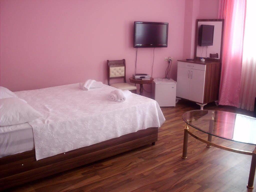 באטומי Hotel Eurasia מראה חיצוני תמונה